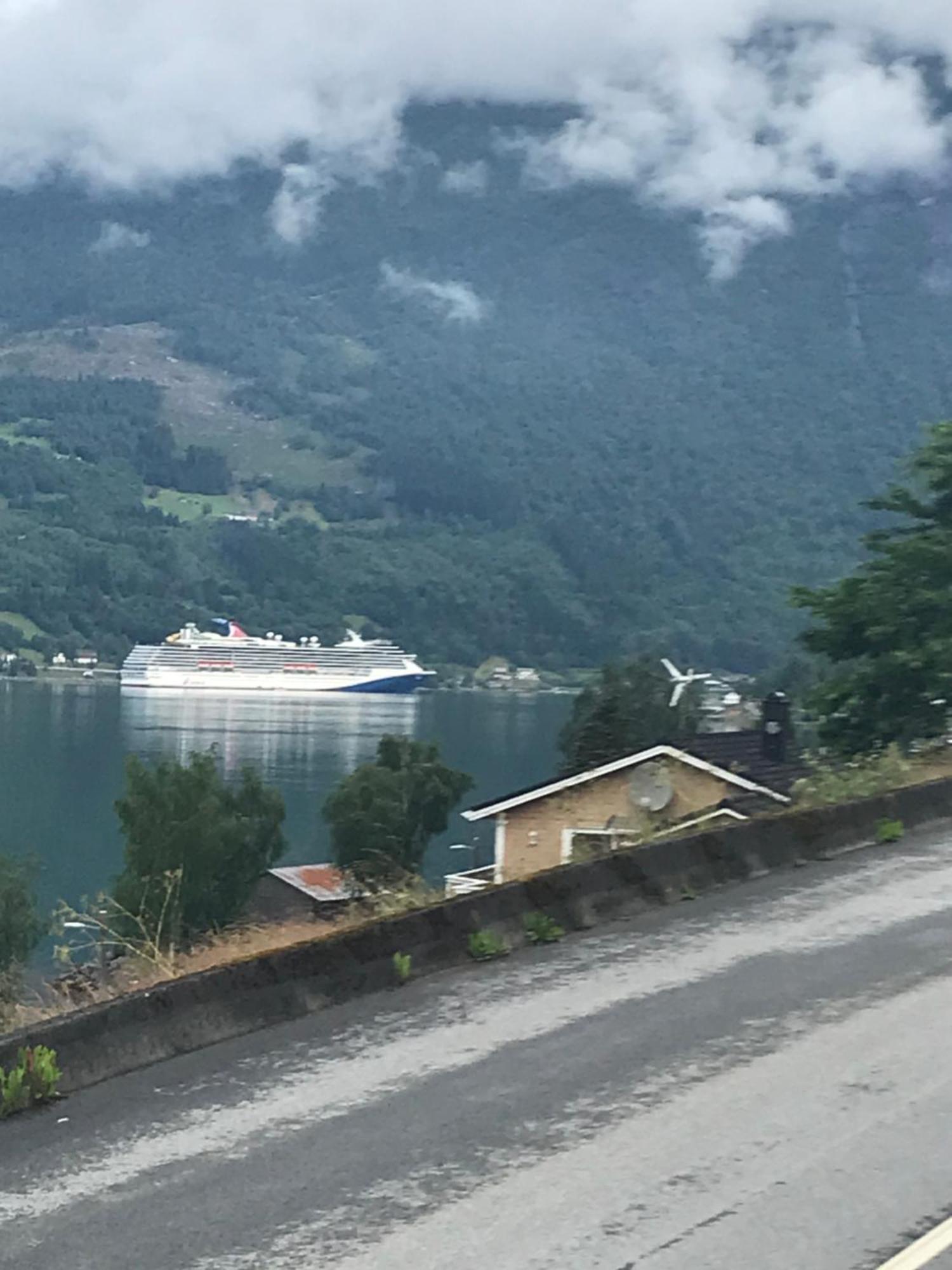 Panorama Fjord Olden Apartment Exterior photo