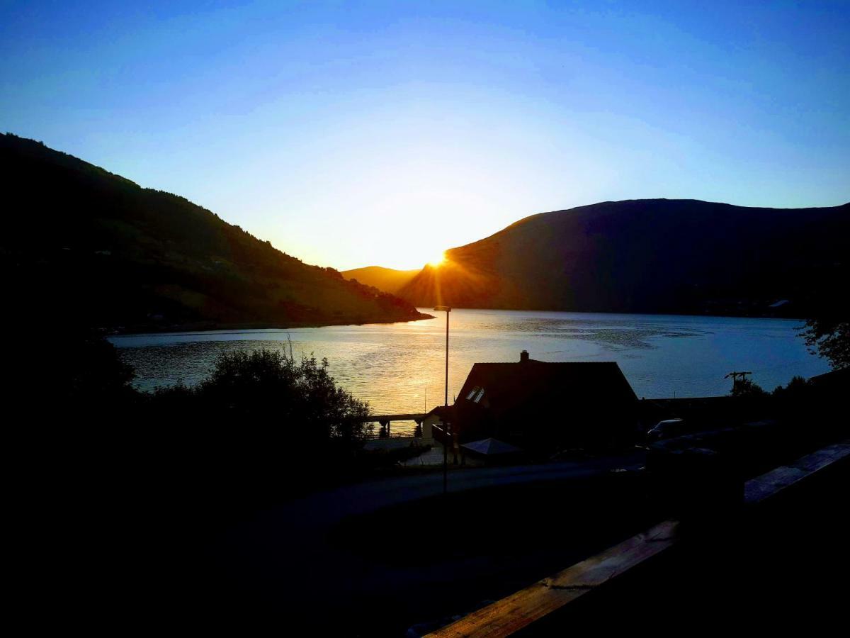 Panorama Fjord Olden Apartment Exterior photo